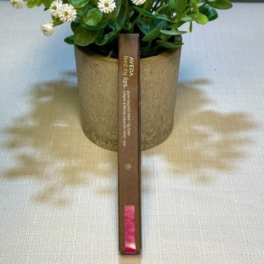 🌸NWT Aveda Pure Nourish-Mint Lip Liner Crayon in Bayberry